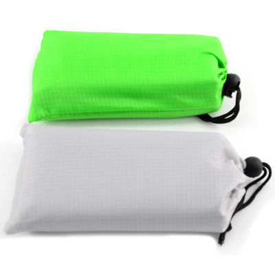 Pagamento inicial Mini Picnic Pocket Portable Blanket para atividades ao ar livre em todas as estações